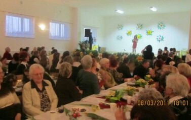 Dzień Kobiet w Klubie Seniora - 08.03.2011 r.  16