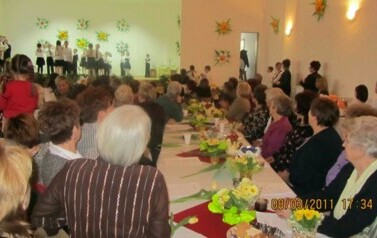 Dzień Kobiet w Klubie Seniora - 08.03.2011 r.  28