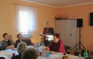 Dzień Kobiet w Klubie Seniora - 08.03.2011 r.  32