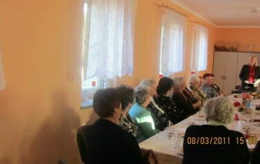 Dzień Kobiet w Klubie Seniora - 08.03.2011 r.  37