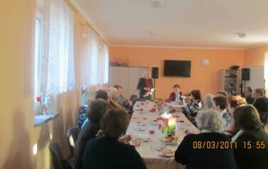 Dzień Kobiet w Klubie Seniora - 08.03.2011 r.  38
