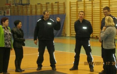 Pokaz samoobrony na hali sportowej - 06.12.2011 r.  3