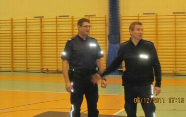 Pokaz samoobrony na hali sportowej - 06.12.2011 r.  12
