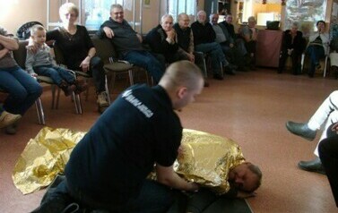 Kurs pierwszej pomocy w Klubie Seniora - 25.11.2013 r. 3
