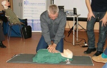 Kurs pierwszej pomocy w Klubie Seniora - 25.11.2013 r. 13