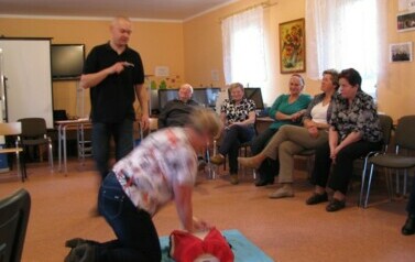 Kurs pierwszej pomocy w Klubie Seniora - 27.11.2014 r. 10